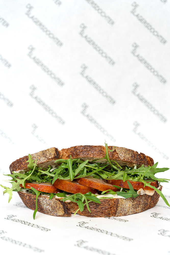Warme grillworst kaas & jalapeño mayonaise