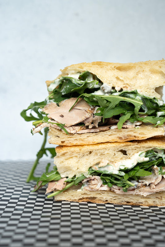 Fricandeau tonnato, tonijnmayonaise en kappertjes