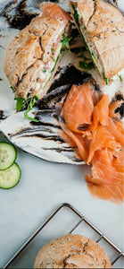 Gerookte zalm, wasabimayo & komkommer