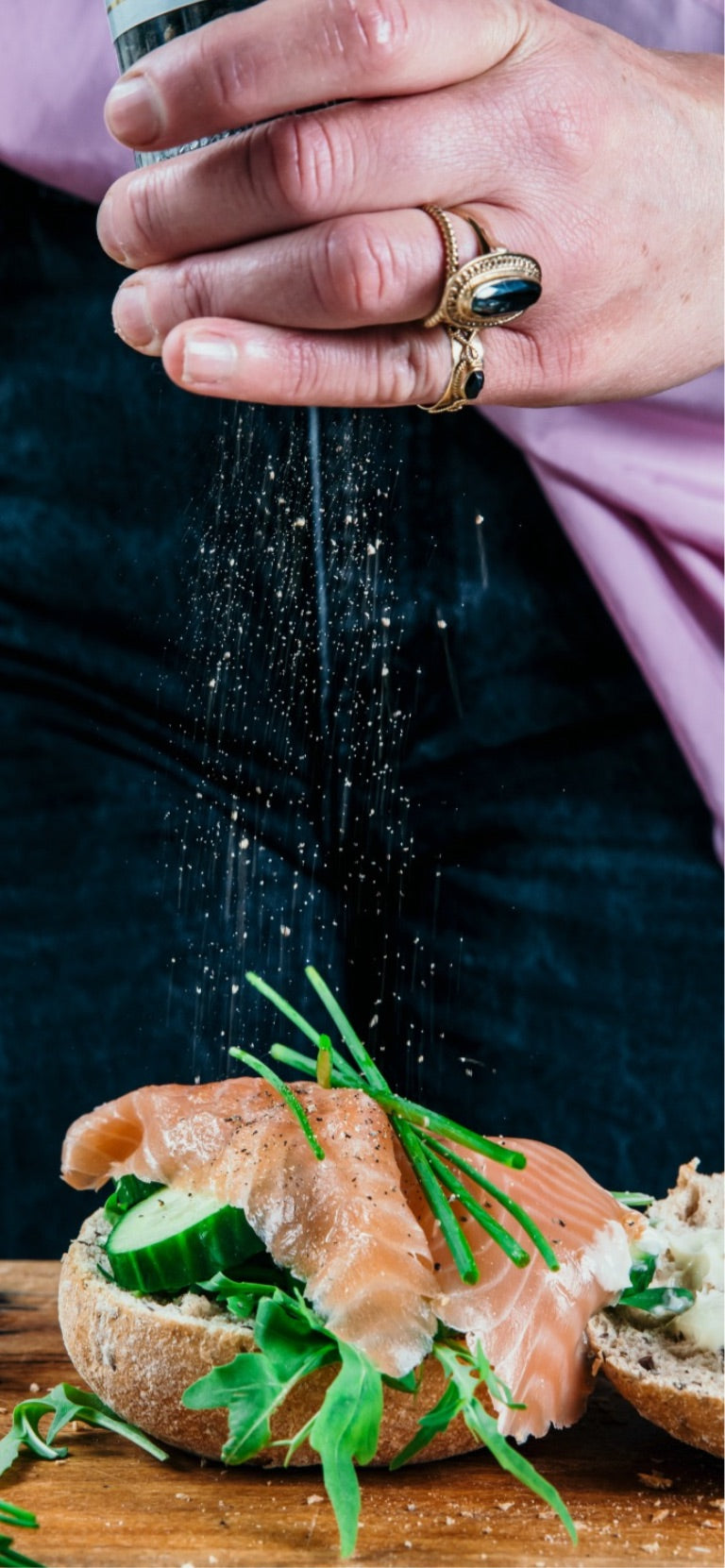 Gerookte zalm, wasabimayo & komkommer